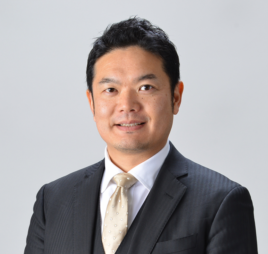 小柳 智義 氏