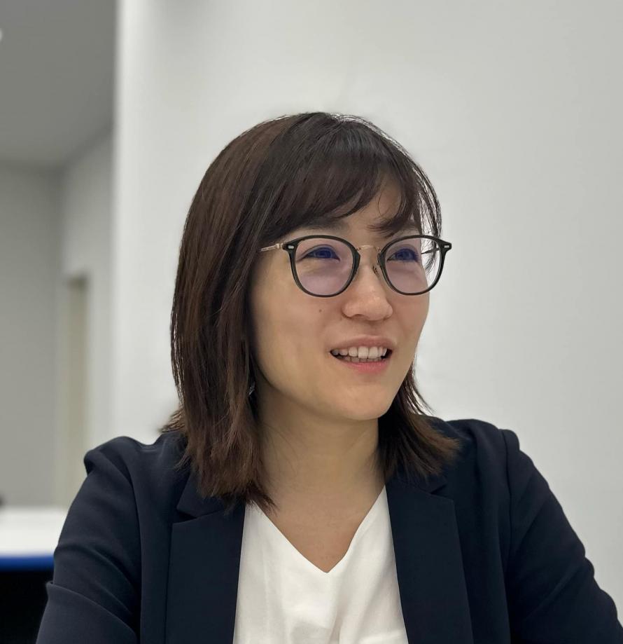 中原 真里 氏