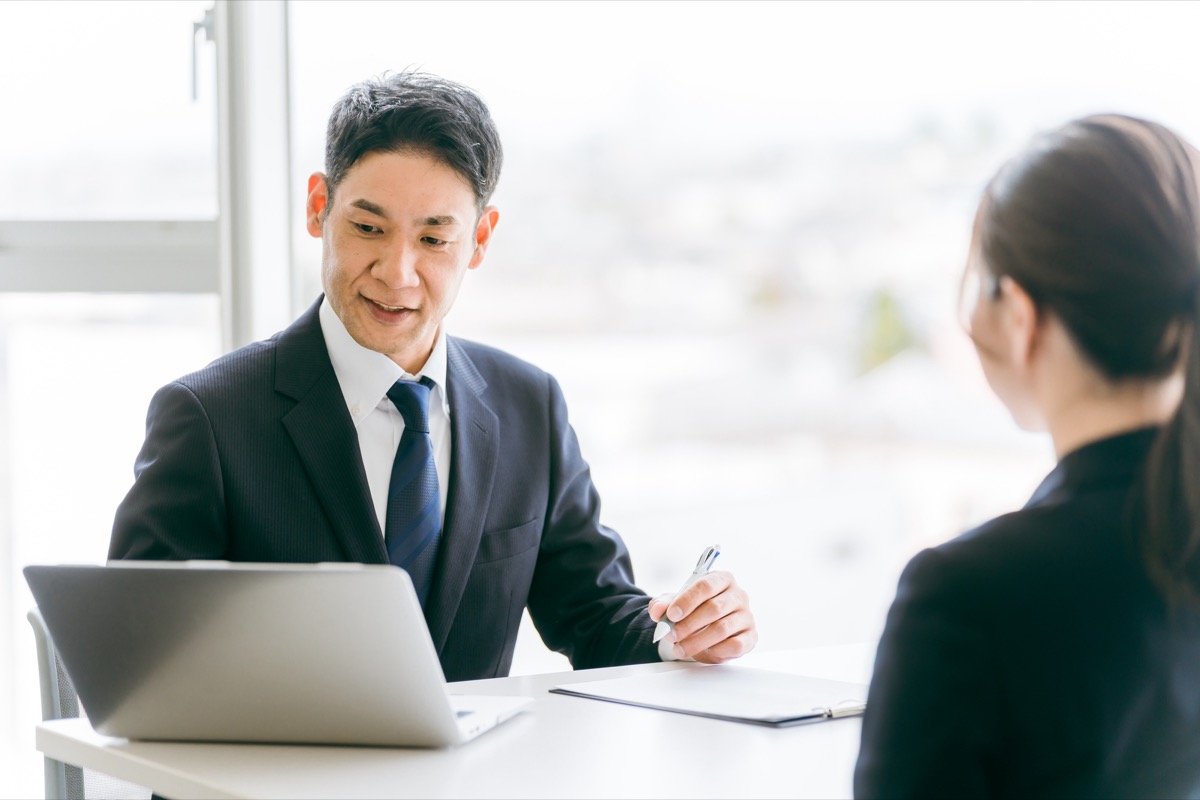 自分で対応しやすい手続きと、専門家に相談する場面の線引き