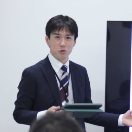 山根 裕史 氏