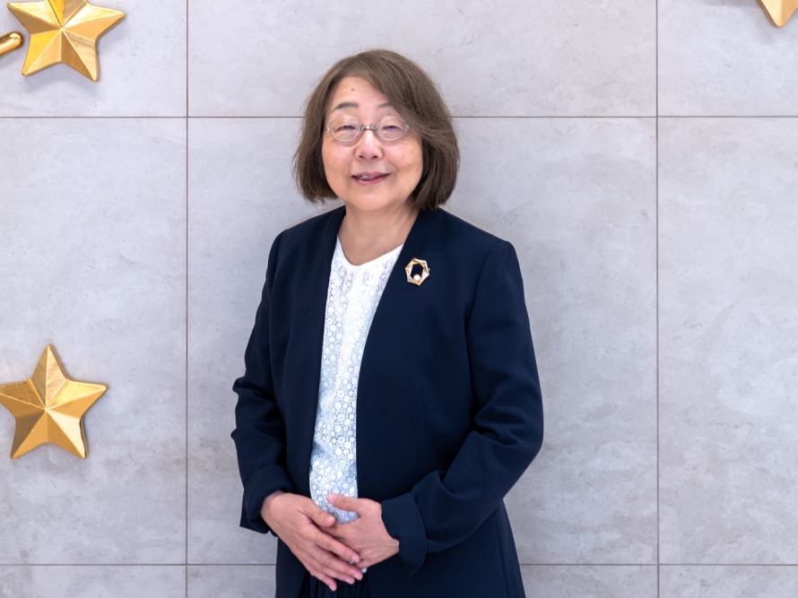 在間 敬子 氏